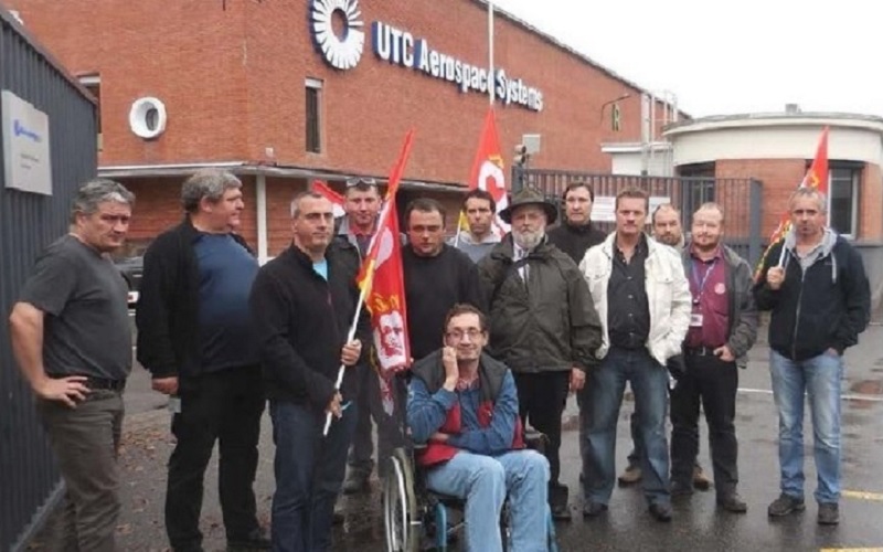 Stephane BUENO devant l'entreprise Ratier Figeac le 19 janvier qui la licencie se bat depuis contre la maladie et desormais pour garder son travail
